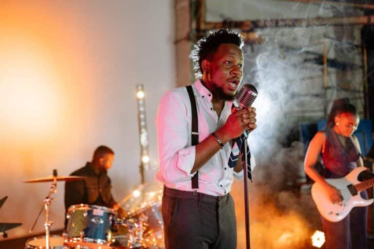 artistes indépendants musique personnalisée chanteur scène soutien artistes musique
