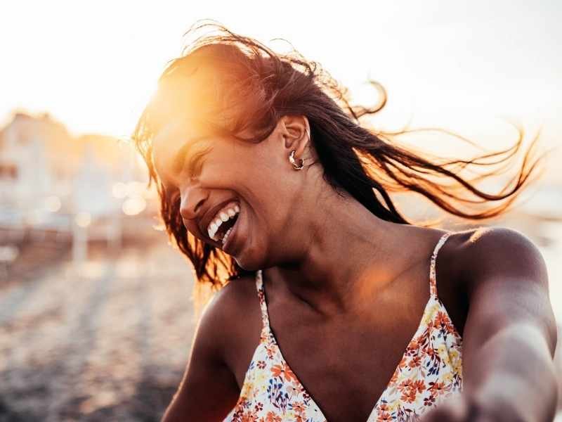 cadeau maman émouvant moment de bonheur sourire émotion plage