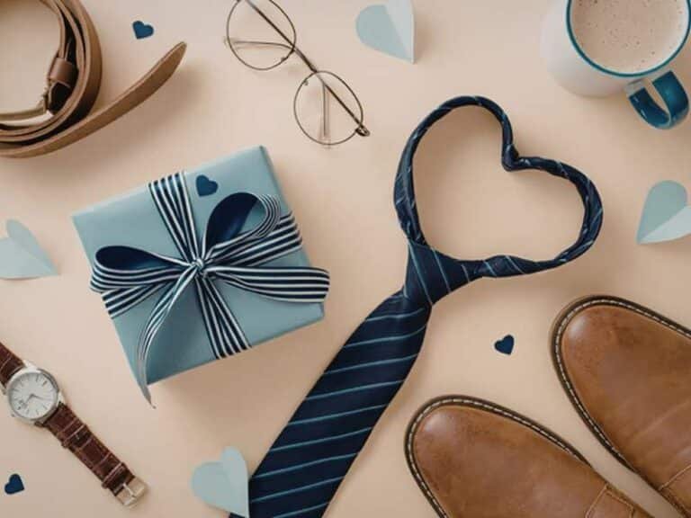 cadeaux classiques fête des pères avec cravate montre et coffret
