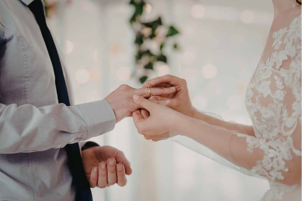 musique personnalisée mariage échange alliances couple